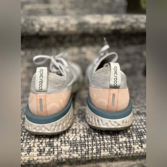 Nike Epic React Flyknit
Pure Platinum Celestial Teal (Women's) 9.5 - Picture 9 of 9